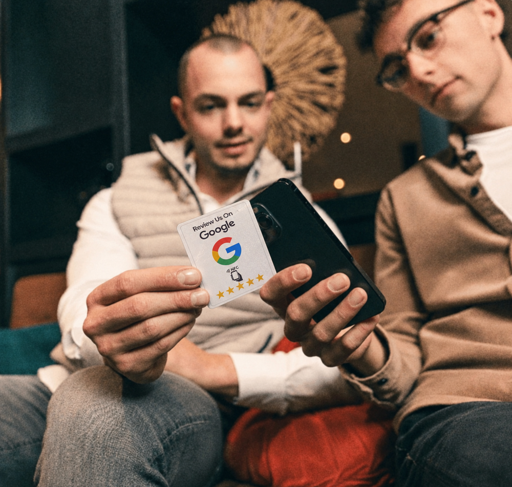 Tarjeta NFCora con el enlace de reseñas de Google
